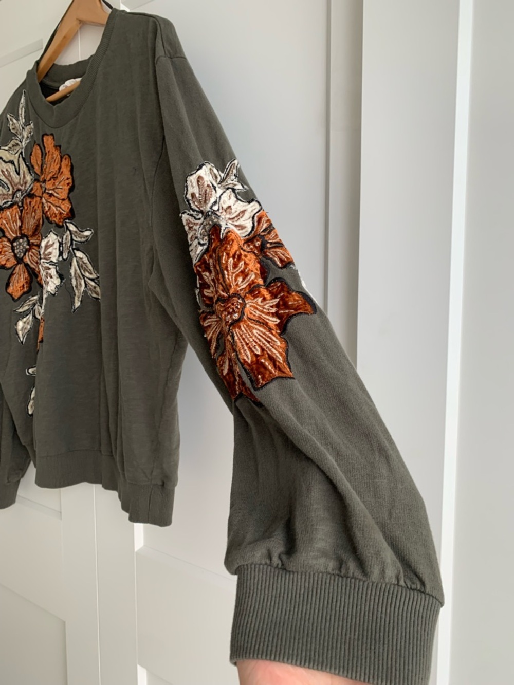 Anthropologie floral appliqué Moss cotton Embroidered Sweatshirt size XL - Picture 5 of 12